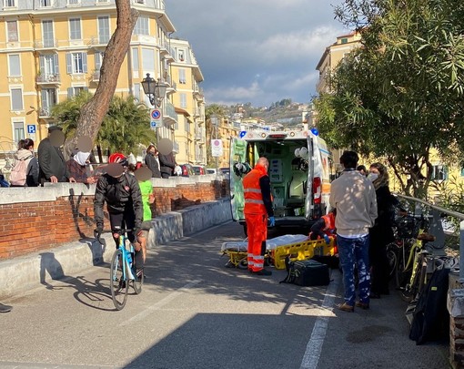 Sanremo: lieve incidente questa mattina sulla ciclabile, donna investita da un ciclista (Foto) Sanremo: lieve incidente questa mattina sulla ciclabile, donna investita da un ciclista (Foto)
