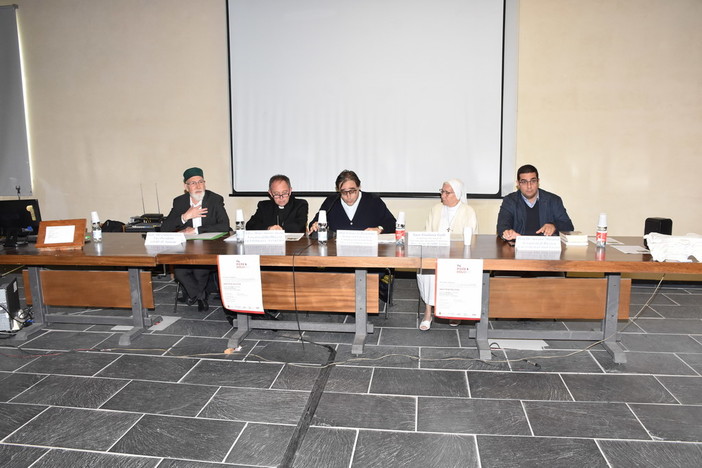 Ventimiglia: ieri l'incontro interreligioso tra Cristiani e Musulmani, stasera la cena conviviale (Foto e Video) Ventimiglia: ieri l'incontro interreligioso tra Cristiani e Musulmani, stasera la cena conviviale (Foto e Video)