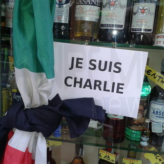 #Jesuischarlie: a Ventimiglia l'unico negozio solidale in provincia con il popolo francese dopo attentato di Parigi