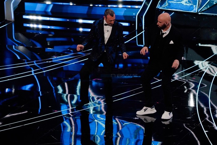 John Travolta sul palco dell'Ariston (foto Duilio Rizzo)