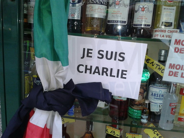 #Jesuischarlie: a Ventimiglia l'unico negozio solidale in provincia con il popolo francese dopo attentato di Parigi #Jesuischarlie: a Ventimiglia l'unico negozio solidale in provincia con il popolo francese dopo attentato di Parigi