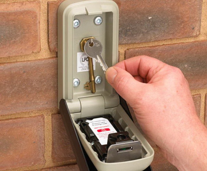 Case vacanza tra 'self check-in' e 'key box': nella nostra provincia sono 8.400, preoccupazione dei proprietari mentre a Sanremo serve un regolamento