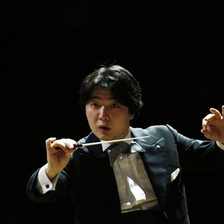 Il M° Kazuki Yamada dirige l'Orchestra Filarmonica di Monte-Carlo all'Auditorium Rainier III di Monaco