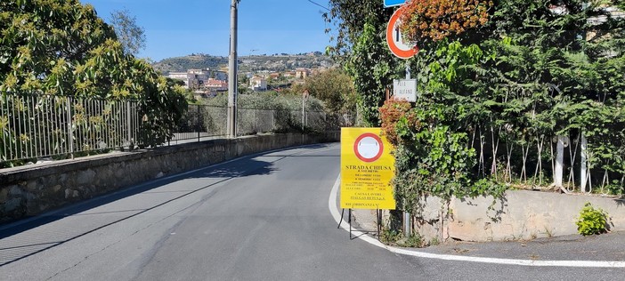 Sanremo: coro di proteste in via Alfano al Solaro per la chiusura della strada per i lavori di Italgas (Foto)
