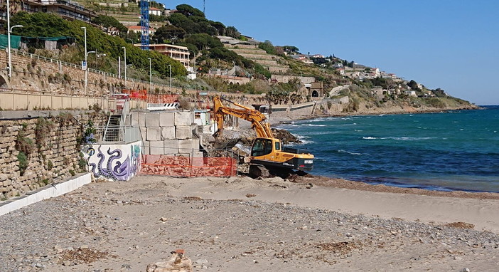 Sanremo: torna il sereno tra i gestori dei 'Tre Ponti' ed il Comune, intanto tutte le spiagge pronte ad aprire per Pasqua Sanremo: torna il sereno tra i gestori dei 'Tre Ponti' ed il Comune, intanto tutte le spiagge pronte ad aprire per Pasqua