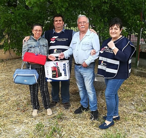 Camporosso: l'ACEB dona a “La dispensa di Martina” una macchina per il caffè