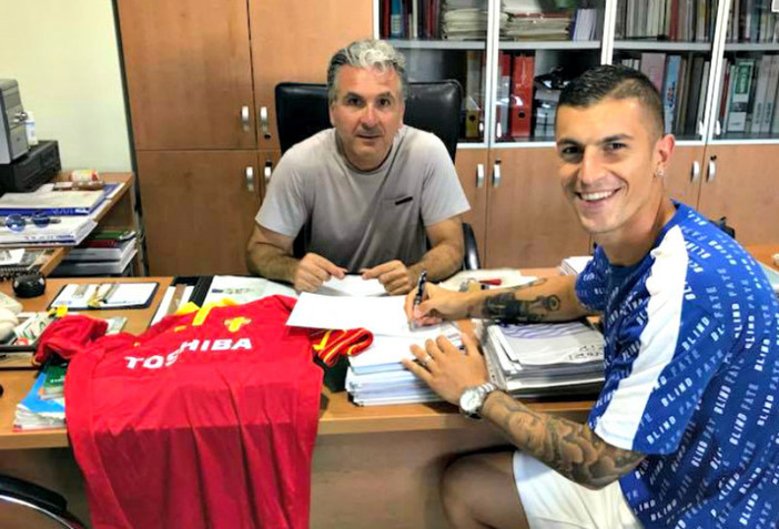 Luis Fabian Galesio firma con il Messina (immagine tratta da goalsicilia)