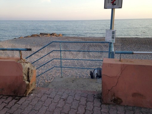 Ventimiglia: danni sul lungomare segnalati da un lettore, la risposta dell'Assessore Gabriele Campagna Ventimiglia: danni sul lungomare segnalati da un lettore, la risposta dell'Assessore Gabriele Campagna