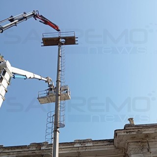 Sanremo: mercoledì prossimo disagi al traffico sull'Aurelia in corso Mazzini per l'installazione delle torri faro allo stadio Sanremo: mercoledì prossimo disagi al traffico sull'Aurelia in corso Mazzini per l'installazione delle torri faro allo stadio