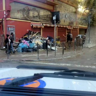 Ventimiglia: continua il lavoro anche per la Protezione Civile di Sanremo per rimuovere il fango (Foto e Video) Ventimiglia: continua il lavoro anche per la Protezione Civile di Sanremo per rimuovere il fango (Foto e Video)