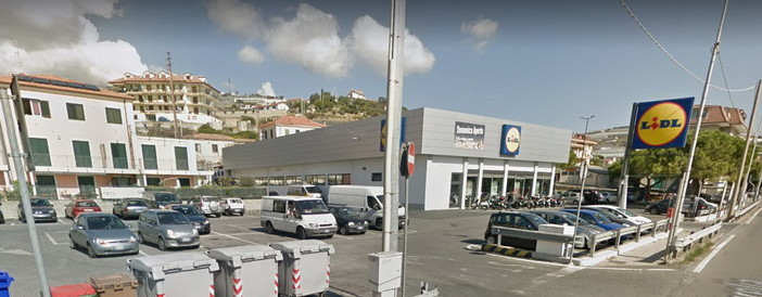 Riva Ligure: il Comune torna in possesso del parcheggio del Lidl, dal 2019 incasserà 30mila euro l'anno