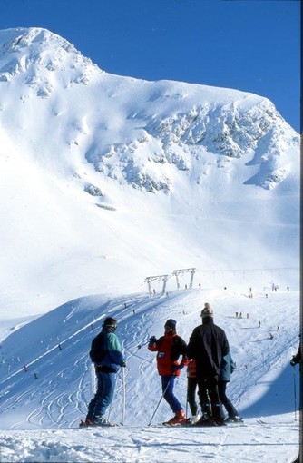 I paradisi bianchi delle Alpi di Cuneo: tradizione ed innovazione per una stagione invernale... con i fiocchi I paradisi bianchi delle Alpi di Cuneo: tradizione ed innovazione per una stagione invernale... con i fiocchi