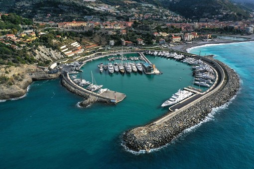 Ventimiglia: iniziati oggi i lavori per la realizzazione dell’opera di difesa della costa di Punta della Rocca (Foto)