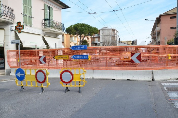 Bordighera: cede una parte del terreno, chiuso parte del transito ai pedoni vicino al rio Borghetto Bordighera: cede una parte del terreno, chiuso parte del transito ai pedoni vicino al rio Borghetto