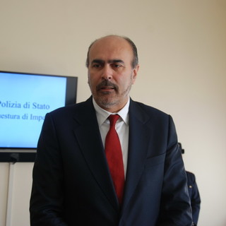 Imperia: ecco il nuovo Questore Leopoldo Laricchia: "Grazie alle segnalazioni dei cittadini sconfiggeremo la criminalità" Imperia: ecco il nuovo Questore Leopoldo Laricchia: "Grazie alle segnalazioni dei cittadini sconfiggeremo la criminalità"
