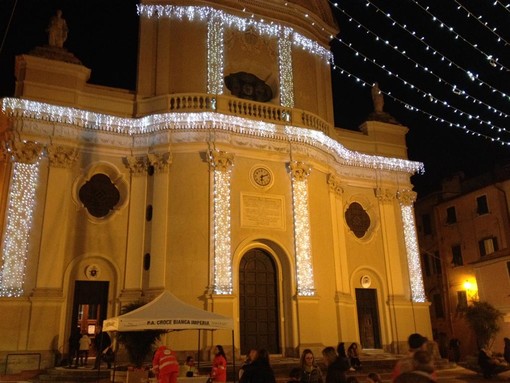 Imperia: da ieri sono accese le luminarie di via e piazza San Giovanni, lo saranno per tutto l'inverno Imperia: da ieri sono accese le luminarie di via e piazza San Giovanni, lo saranno per tutto l'inverno