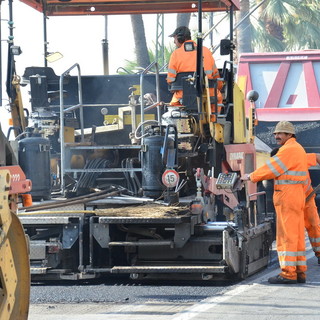 Vallecrosia: da lunedì e per 5 giorni lavori di asfaltatura sull'Aurelia, traffico dirottato sulla Romana dalle 13 alle 22