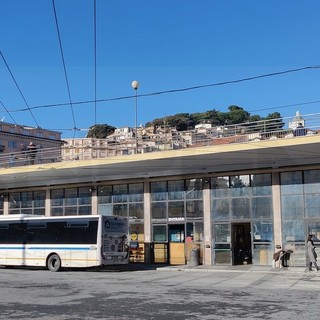 Sanremo: finalmente la pensilina dell'autostazione è stata sistemata, terminati i lavori sul solettone (Foto) Sanremo: finalmente la pensilina dell'autostazione è stata sistemata, terminati i lavori sul solettone (Foto)