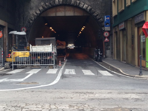 Sanremo: lavori vicino alla galleria Francia, andranno avanti ancora domani, termine previsto nel pomeriggio