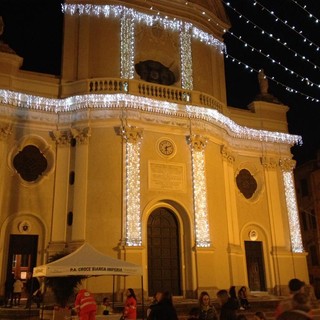 Imperia: da ieri sono accese le luminarie di via e piazza San Giovanni, lo saranno per tutto l'inverno Imperia: da ieri sono accese le luminarie di via e piazza San Giovanni, lo saranno per tutto l'inverno