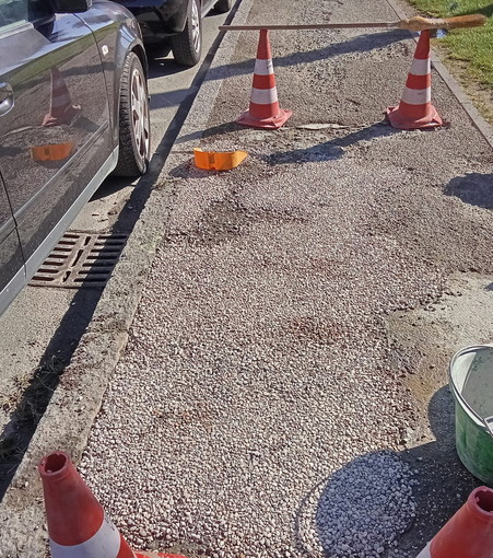 Sanremo: primi lavori di messa in sicurezza per il marciapiede di fronte a Santa Tecla, a breve un intervento definitivo Sanremo: primi lavori di messa in sicurezza per il marciapiede di fronte a Santa Tecla, a breve un intervento definitivo