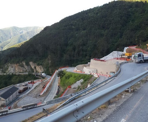 Stop ai Tir in Valle Roya: il Tribunale Amministrativo di Nizza riconosce la legittimità dell’ordinanza dei Sindaci di Breil e Fontan, ma ne sospende l’efficacia Stop ai Tir in Valle Roya: il Tribunale Amministrativo di Nizza riconosce la legittimità dell’ordinanza dei Sindaci di Breil e Fontan, ma ne sospende l’efficacia