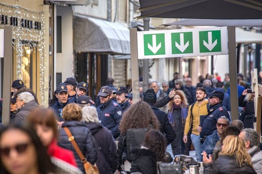 #Sanremo2019: lunghe code per accedere all’Ariston, così si complica il lavoro dei giornalisti e la sala stampa chiede un accesso più rapido