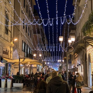 Coronavirus: dopo l'assalto ai negozi del weekend in arrivo una possibile nuova restrizione per Natale e Capodanno Coronavirus: dopo l'assalto ai negozi del weekend in arrivo una possibile nuova restrizione per Natale e Capodanno