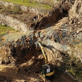 Alle 8 scatta l'allerta gialla: ha iniziato a piovere, ieri gara di solidarietà a Cenova per rimuovere il fango (Foto)