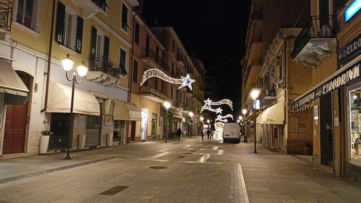 Ventimiglia, la minoranza: "Le luminarie natalizie mancano in gran parte della città" Ventimiglia, la minoranza: "Le luminarie natalizie mancano in gran parte della città"