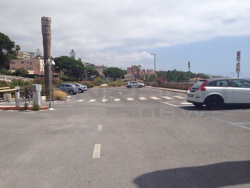 Sanremo: asfalto sulla strada a mare dietro la pista di Pian di Poma, ma gli automobilisti sono sempre maleducati
