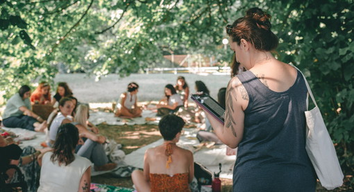 Sanremo, Libra Book Club chiude la stagione con un picnic letterario a San Romolo tra libri, natura e condivisione Sanremo, Libra Book Club chiude la stagione con un picnic letterario a San Romolo tra libri, natura e condivisione