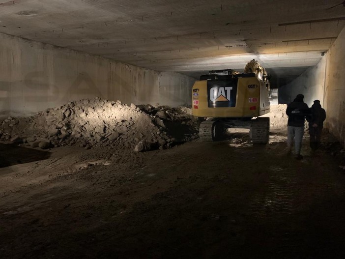 Sanremo: pulizia del torrente Armea e la sabbia per il ripascimento alla Foce, intervento green del Comune (Foto e Video)