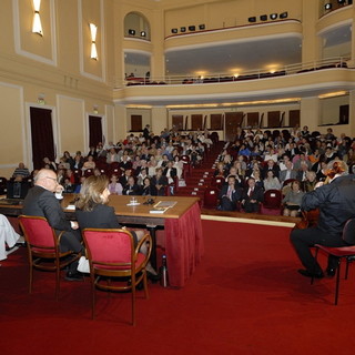 Sanremo: grande successo ieri pomeriggio per la presentazione del libro di Louis Godart