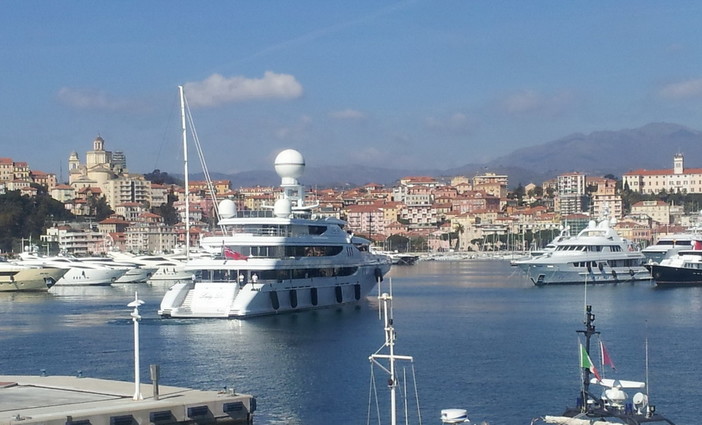 Imperia: è giunto in porto il maxy yacht 'Lady Lau', permanenza di 6 mesi con 25 uomini d'equipaggio