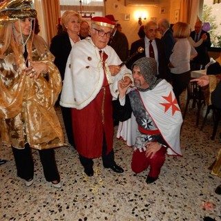 Les Chevaliers de Provence festeggiano con il 'Repas del Trulles' il Carnavale della Confrérie (foto) Les Chevaliers de Provence festeggiano con il 'Repas del Trulles' il Carnavale della Confrérie (foto)