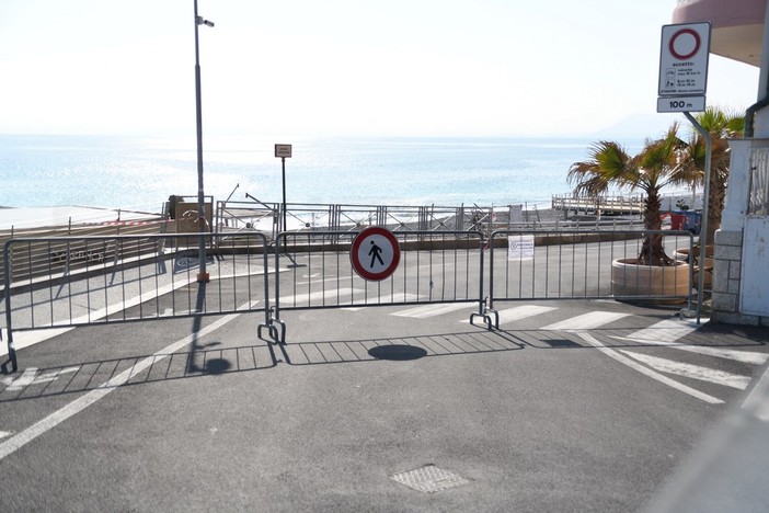 Bordighera: anche il Sindaco Ingenito riapre le spiagge, via libera al jogging sul lungomare Argentina Bordighera: anche il Sindaco Ingenito riapre le spiagge, via libera al jogging sul lungomare Argentina