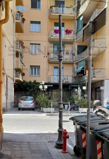 Sanremo: lampioni senza lanterne da tanti anni, la segnalazione e la richiesta di intervento dei residenti