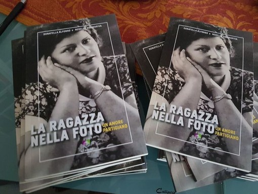 Donatella Alfonso e l'amore partigiano della ragazza nella foto, venerdì a Banchéro Caffè Donatella Alfonso e l'amore partigiano della ragazza nella foto, venerdì a Banchéro Caffè