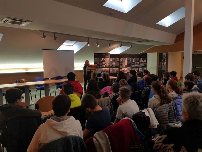 Sanremo: questa mattina per la Giornata della Memoria lettura collettiva de “La città della stella” alla Biblioteca Civica (foto)