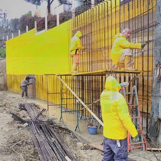 Sanremo: ieri la gettata di cemento, la strada verso Bussana Vecchia riaprirà nei primi giorni di febbraio Sanremo: ieri la gettata di cemento, la strada verso Bussana Vecchia riaprirà nei primi giorni di febbraio