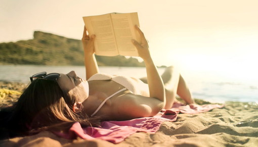 Il libro direttamente sotto l'ombrellone: a Diano Marina un nuovo servizio di prestito della Biblioteca dedicato alle spiagge Il libro direttamente sotto l'ombrellone: a Diano Marina un nuovo servizio di prestito della Biblioteca dedicato alle spiagge