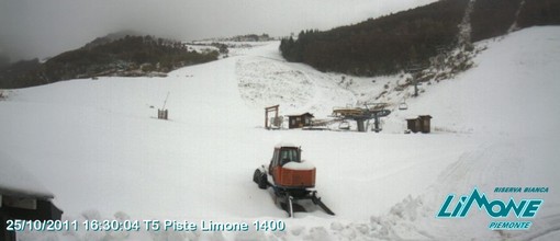 La nevicata in atto a Limone Piemonte