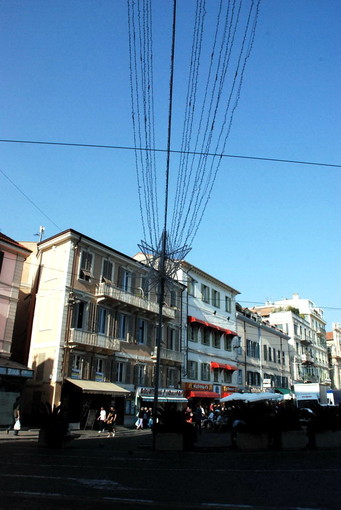 Sanremo: si lavora alla 'Notte Bianca', installazione delle luminarie ed arriva la 'Medaglia d'Oro' del Presidente