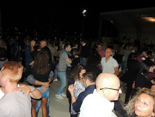 Bilancio e ringraziamenti del comitato organizzativo per 1a edizione del Festival di Musica e ballo latino nel golfo Dianese Bilancio e ringraziamenti del comitato organizzativo per 1a edizione del Festival di Musica e ballo latino nel golfo Dianese