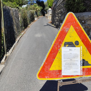 Strada Peiranze, lavori all’illuminazione senza preavviso: un lettore "Servirebbe sapere quando chiude" Strada Peiranze, lavori all’illuminazione senza preavviso: un lettore "Servirebbe sapere quando chiude"