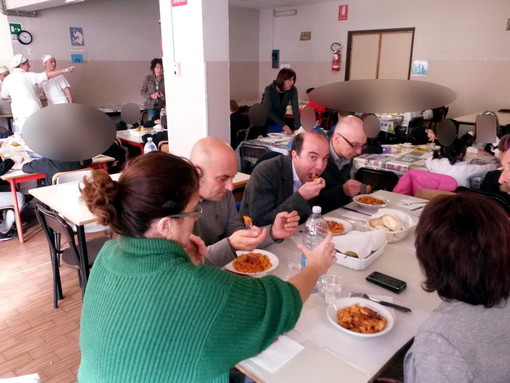 Imperia: dopo il ritrovamento del topo, pranzo in mensa a Largo Ghiglia per l'Assessore Fabrizio Risso