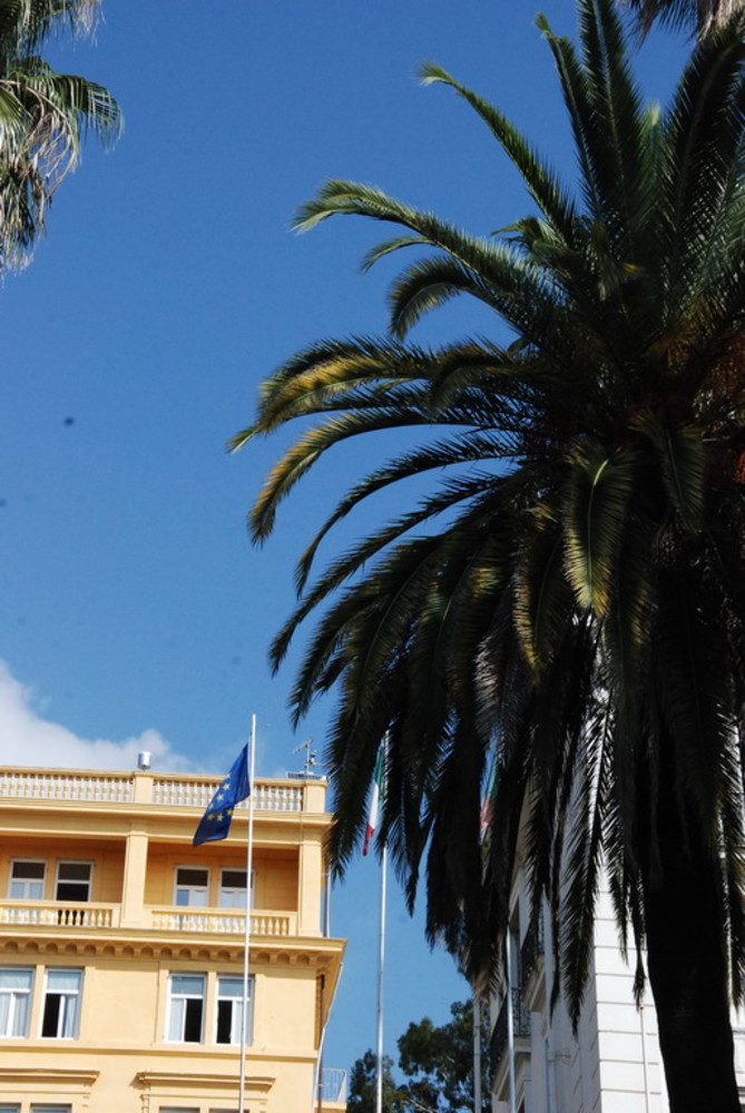 Sanremo: 17enne arrestato dai CC dopo essere stato trovato con 80 grammi di hashish in classe Sanremo: 17enne arrestato dai CC dopo essere stato trovato con 80 grammi di hashish in classe