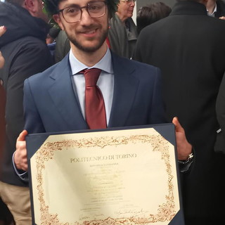 Castel Vittorio: laurea in ingegneria spaziale per Davide Giofrè, le congratulazioni dell'Amministrazione Castel Vittorio: laurea in ingegneria spaziale per Davide Giofrè, le congratulazioni dell'Amministrazione