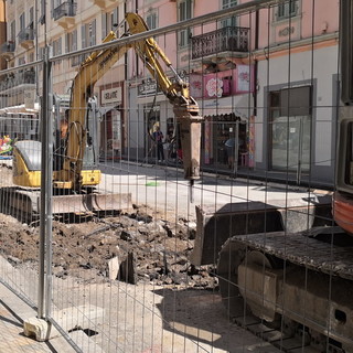 Sanremo: entro la metà di settembre sarà terminata la pavimentazione di via Mameli, poi l'ultimo tratto fino a piazza Colombo